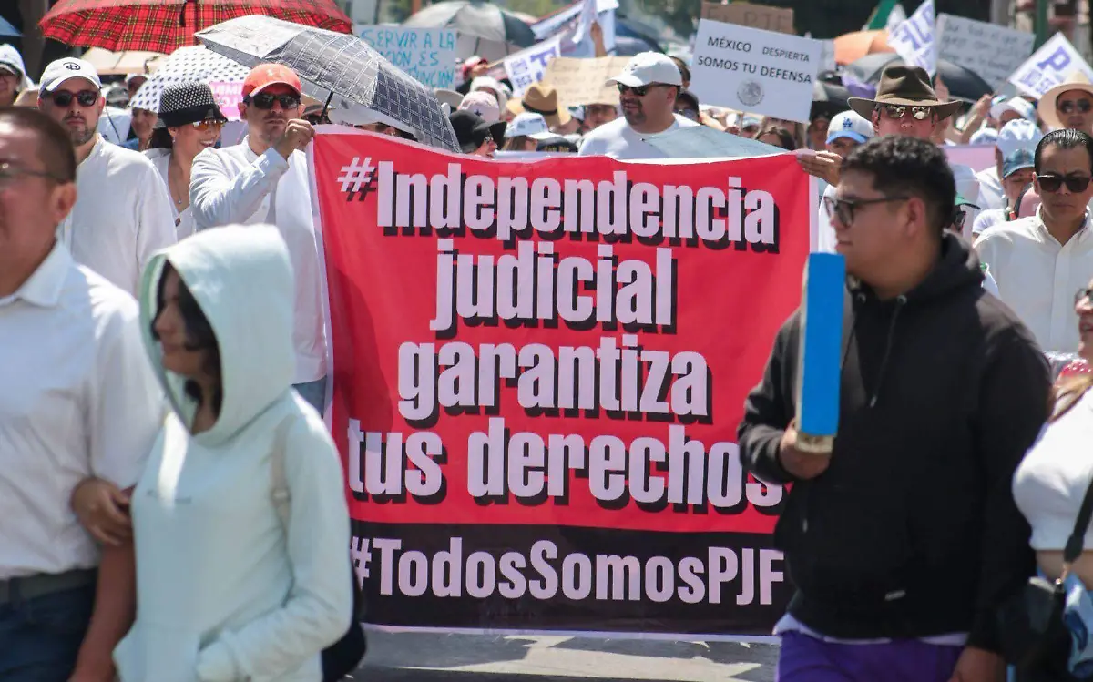 952680_Trabajadores PJF marchan en Toluca -2.jpg _web